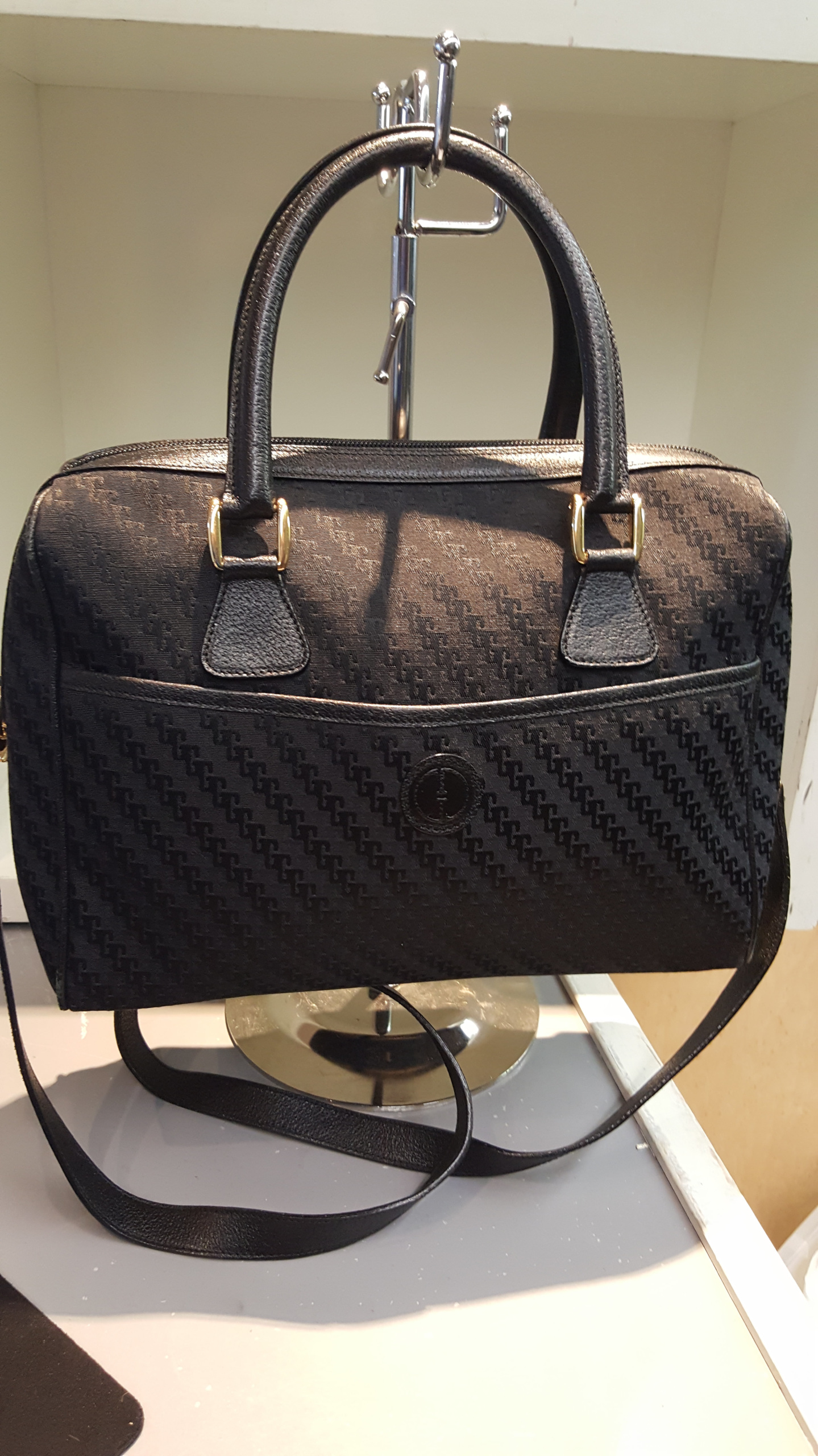 Gucci Black Leather Vintage Shoulder Bag